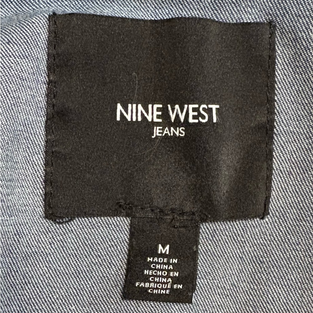 Like New, Nine West Dark Wash Fitted Jean Jacket, Breast Pockets, Size Junior M - Picture 5 of 8